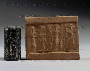 Cylinder seal and imprint, Akkadian, 2340-2150 BCE. A kneeling king (vanquished?) offers to a deity. Serpentine, H:2,5 cm AO 22323