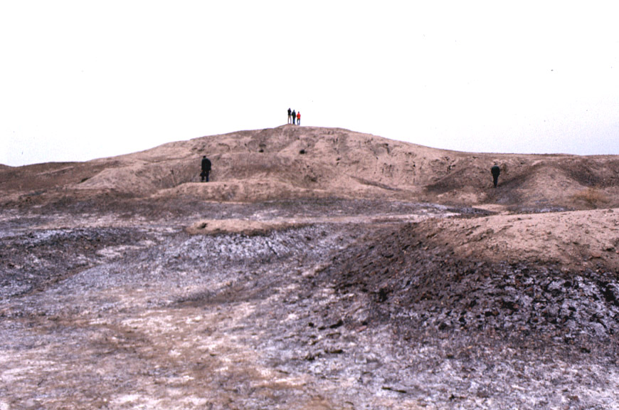 2b - city of Sippar with Utu's mud brick-built ziggurat - house, Sippar after the Great Flood & thousands upon thousands of years of erosion, etc., many artefacts were discovered here, a time when the gods walked & talked with earthlings