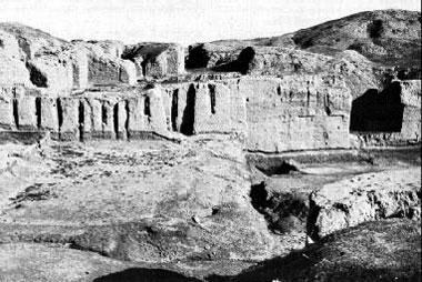 2b - Kish ruins, where kingship was re-born, Ninhursag's city wall with her house / brick-built mountain in the background