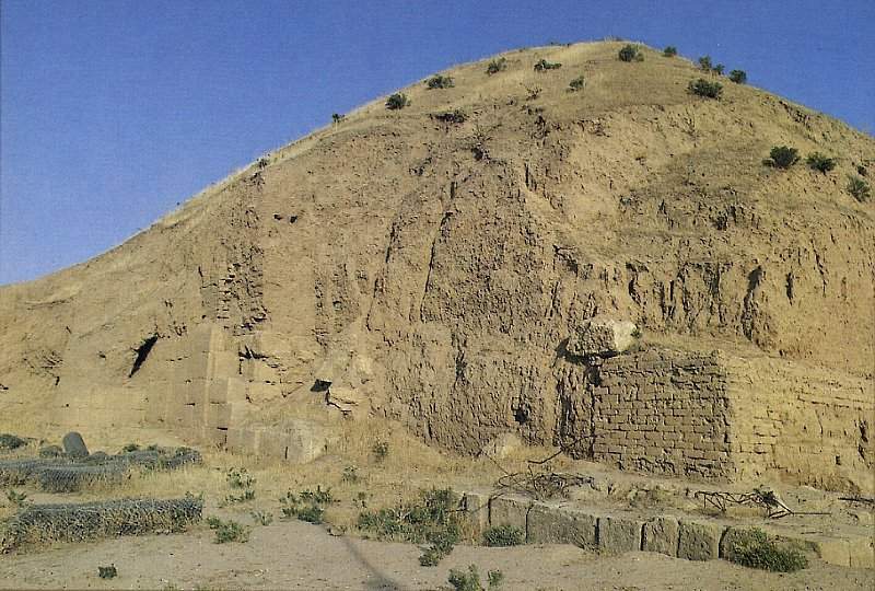 2d - Ninurta's Ziggourat - Home in Nimrud, alien giants came down from Heaven to colonize Earth, the one planet that they could find that had gold, a metal needed to repair their atmosphere