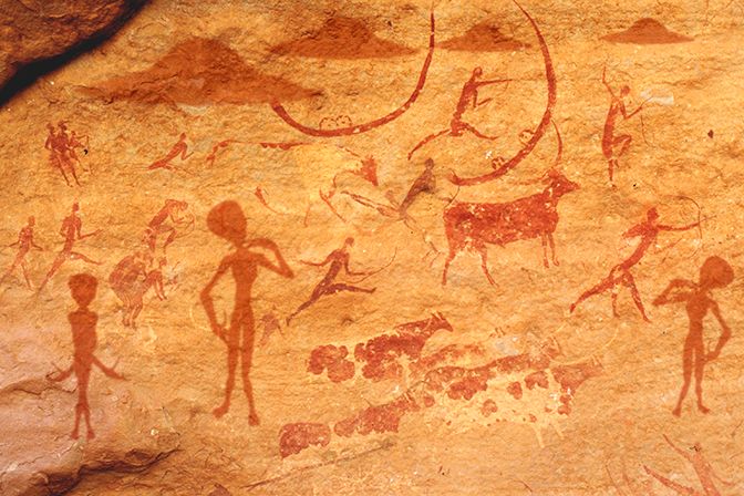 1n - artefact cave paintings of sky-crafts, found in a cave in India, the very busy place in ancient days for alien activity, commonly witnessed in the sky by ancient Indian earthlings