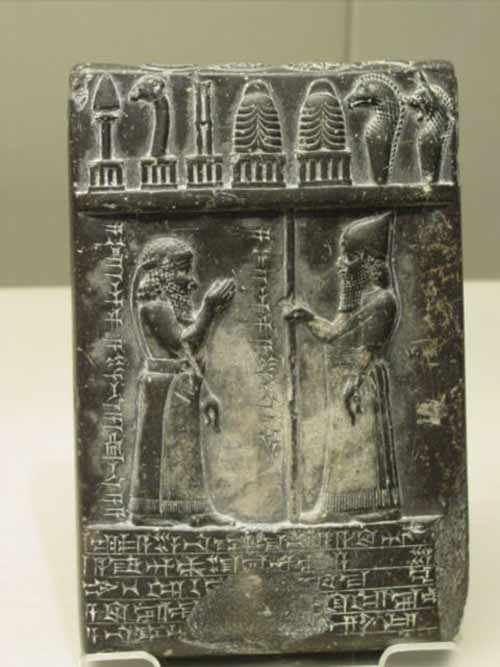 13 - Babylonian king & subordinate: Enki family on left- Marduk, Enki, Nabu, Anu, Enlil family on right-Enlil, Zababa, & Ninurta symbols