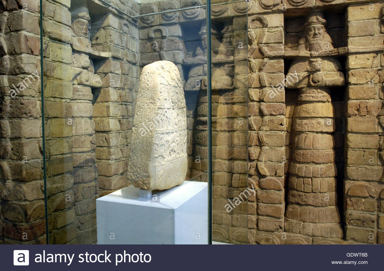 15ea - Babylonian inside wall depicting gods of Babylon residing within
