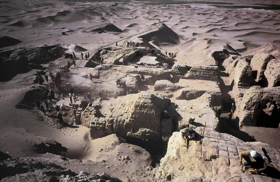 2c - Nippur excavation appx. 1948, the find of a lifetime, & many more were discovered, the tel or clue is the mud brick mountain in each of those cities