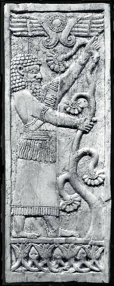30 - Nibiru symbol over head of king