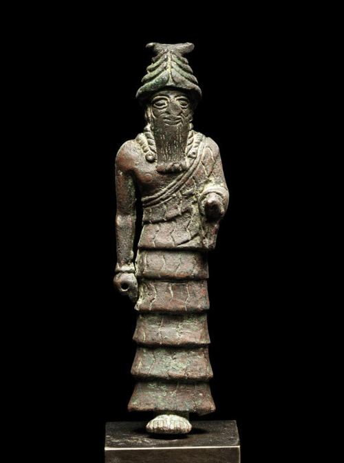 1a - Nannar statue 2,000 B.C.; son to Enlil & Ninlil, born on Earth Colony, patron god over Ur, the home of Biblical Abraham & Isaac & Ishmael