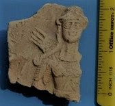 1y - tiny relief of Inanna with her alien technologies