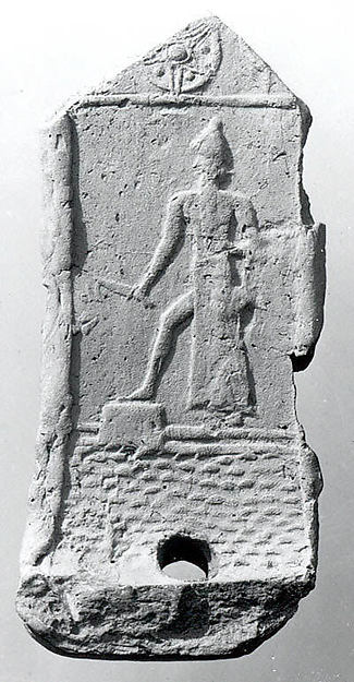 24 - Utu stele with his Sun disc symbol above him