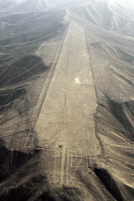 2e - Peru, Utu's sawed off mountain top, ancient airport used by the gods, witnessed by earthlings