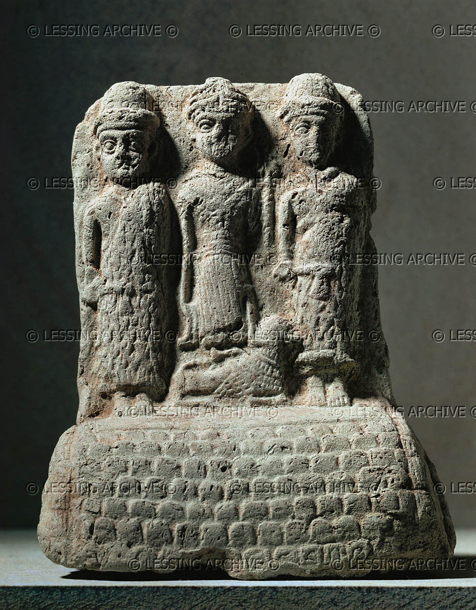 3b - Nannar with his twin children Inanna & Utu, 2 powerful gods of that 3rd generation of gods on Earth; powerful gods still today