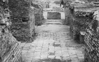 1m - Ningal's main court within Ur ziggurat; only semi-divines were invited to enter Ningal's courtyard