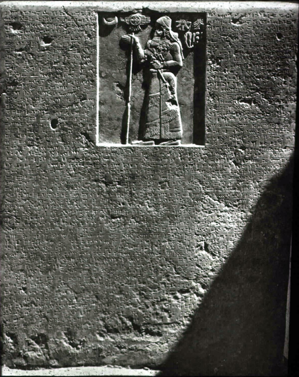 14f - Ashurnasirpa Il relief where he points to symbols of the gods whom he serves