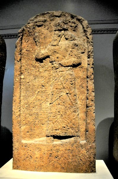 9aa - Ashurnasirpal I stele, giant semi-divine mixed-breed of the gods, offspring & descendants to the gods became our 1st kings & high-priests because they were bigger & smarter than other earthlings