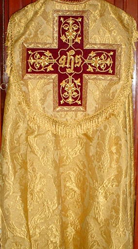 102 - Vestment of a priest
