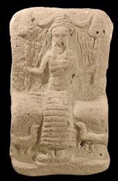 1e - seated goddess Nanshe with her alien royal blood crown of animal horns