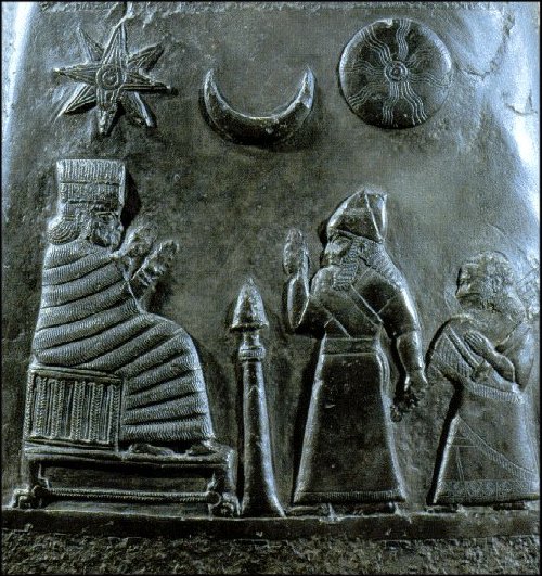 1g - Anu's 8-pointed star, Nannar's Moon crescent, & Utu's Sun symbols; Nanaya with semi-divine Babylonian king & ill daughter before her