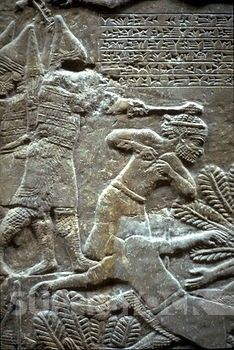 21x - Ashurbanipal fighting at the seige