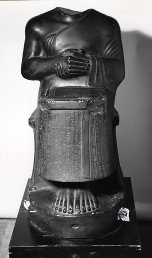 8y - headless Gudea statue