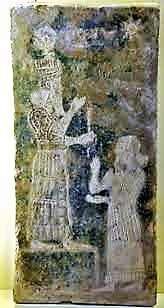 16fa - Ashur & unidentified Assyrian king