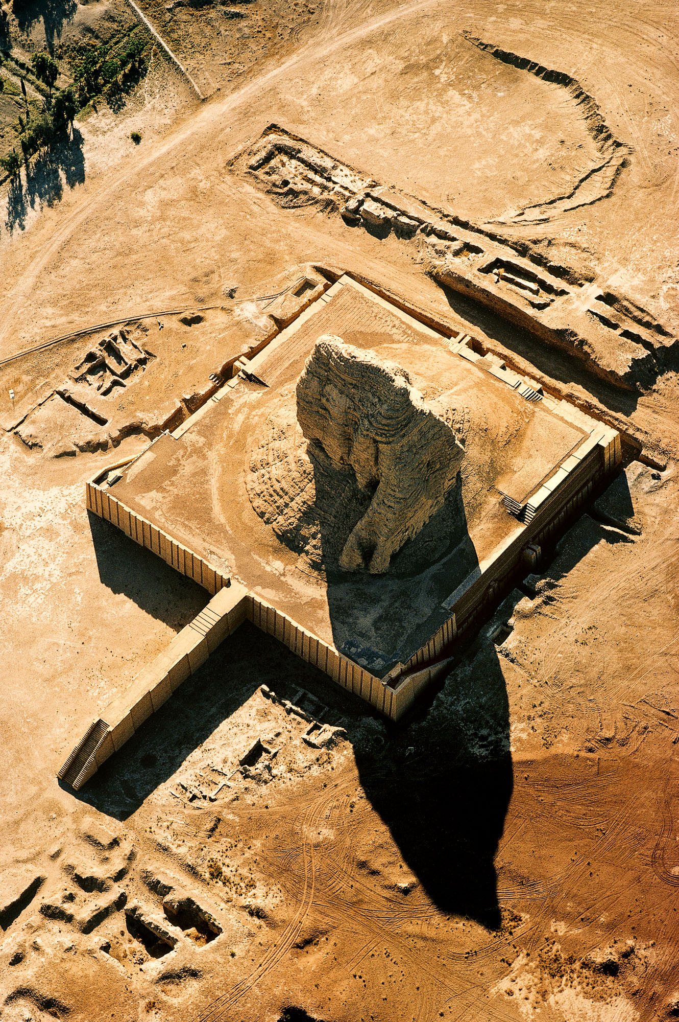 82 - mud brick mountain in the flatlands between the rivers of Mesopotamia