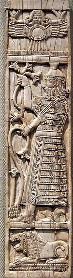 2 - pilot Inanna in winged disc protecting her semi-divine king