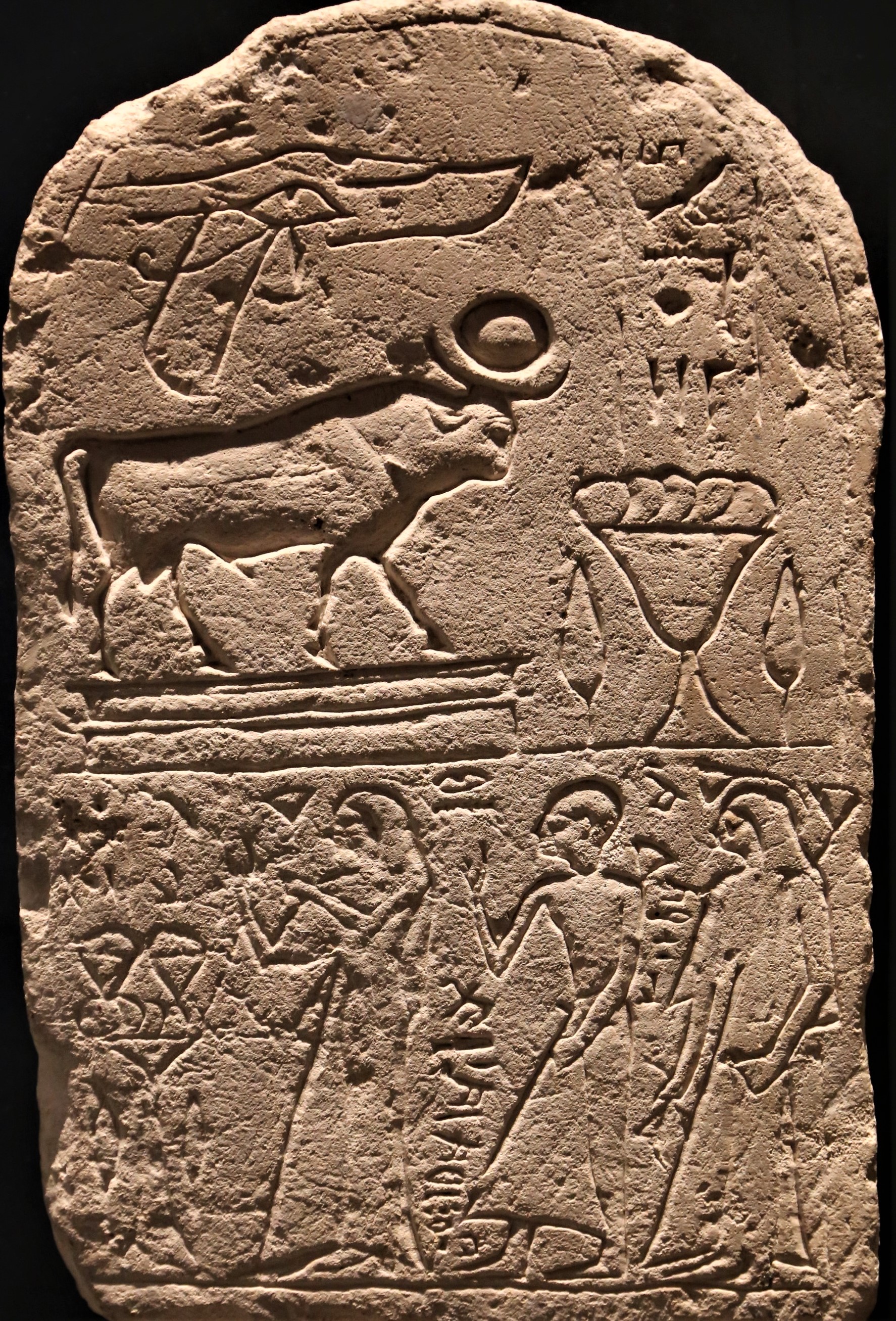 4g - Egyptian artifact; alien winged sky-disc on votive stele