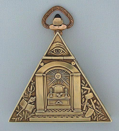 8e - Masonic pin with the eye of Horus symbol