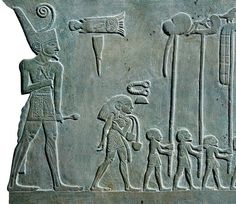 15b - giant alien god over Egyptian earthlings