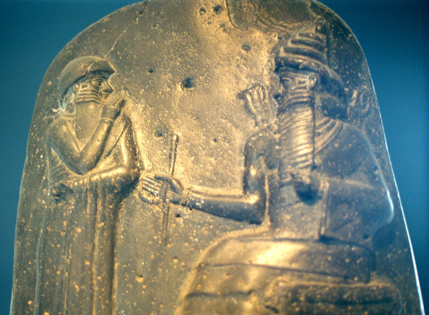 4a - mixed-breed Babylonian King Hammurabi receives law-code from Utu - Shamash,