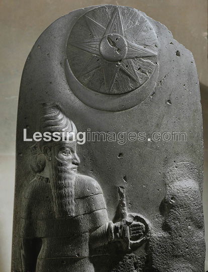 4c - giant alien god Utu & smaller Babylonian mixed-breed king