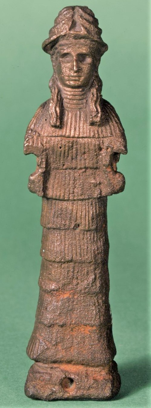 6f - statue of the goddess Ninsun; Ninsun was mother to many 2/3rds divine children, her husband Lugalbanda was a semi-divine King of Uruk for a 1,200 years
