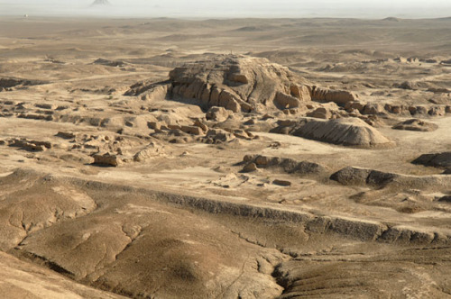 2l - view of ancient Uruk, one of 1st cities on Earth