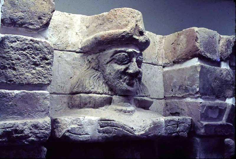 u - Uruk's King memorialized, embedded into Uruk city wall
