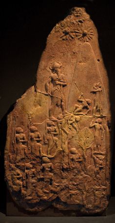 28 - semi-divine giant Akkadian King Naram-Sin in battle scene